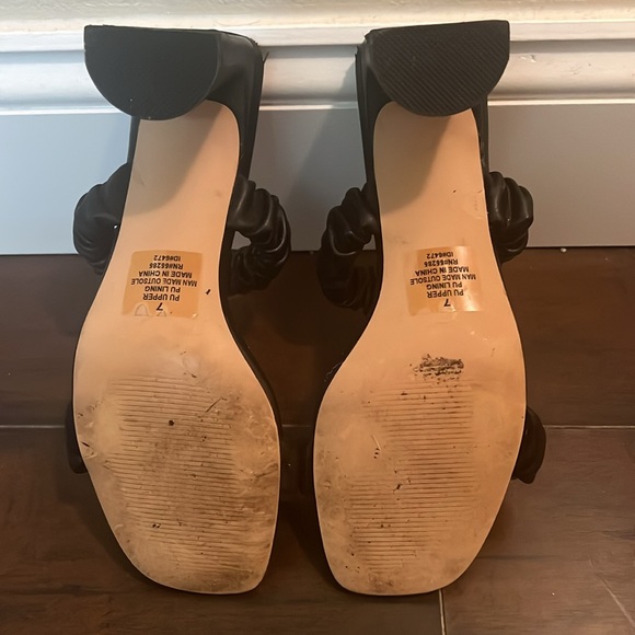 Express Ruched Double Band Heeled Sandals Black - Picture 7 of 7